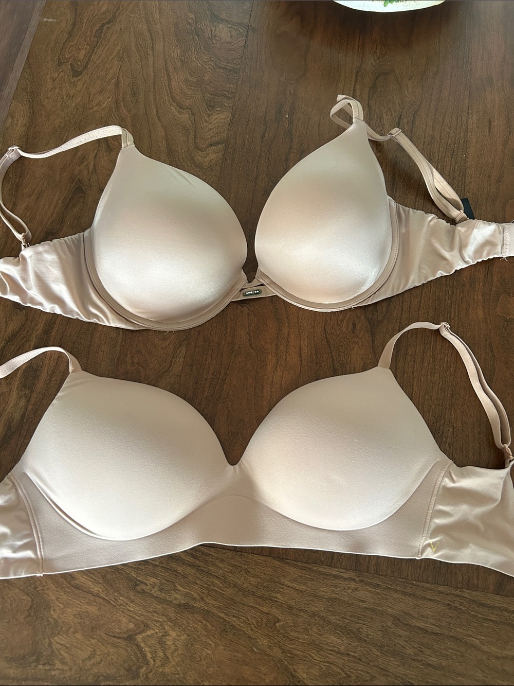 Victoria's Secret Light Nude Padded bra lot of 2 32DDD